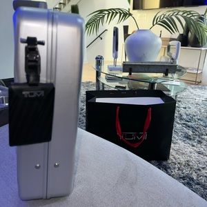 Meet your Posher, T1atl@icloud.com